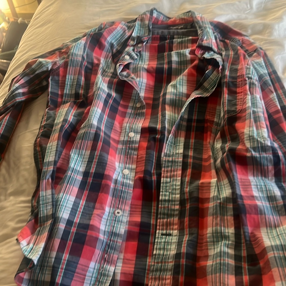 Men’s plaid button up